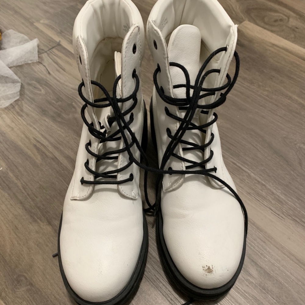 white boots - Picture 2 of 3